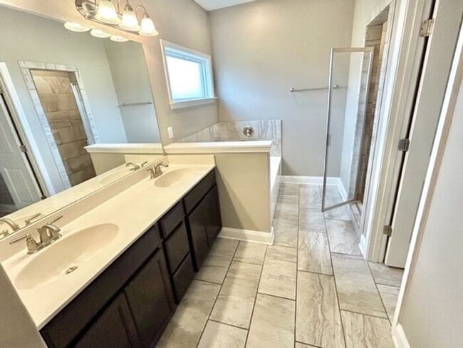 Building Photo - Now Leasing a 4-Bedroom 3 Bath Home In Olive Branch at Stateline
