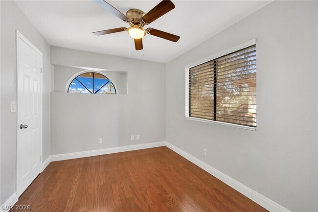 Building Photo - 8136 Spur Ct