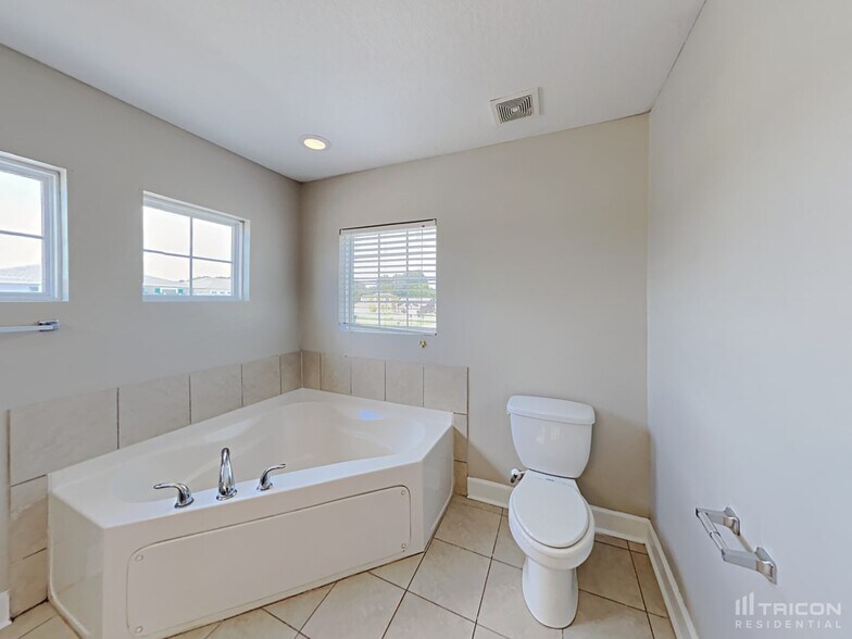 Building Photo - 2304 Whitley Ln