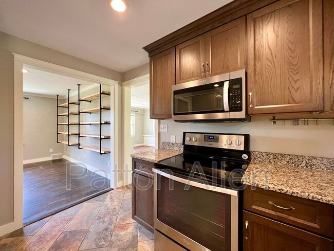 Building Photo - 3 Mt Royal Dr