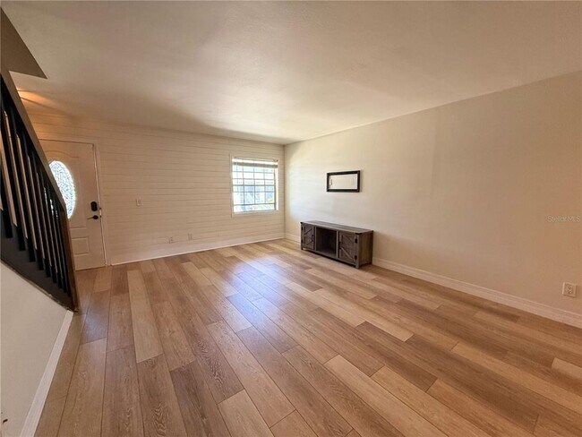 Building Photo - 4821 W McElroy Ave