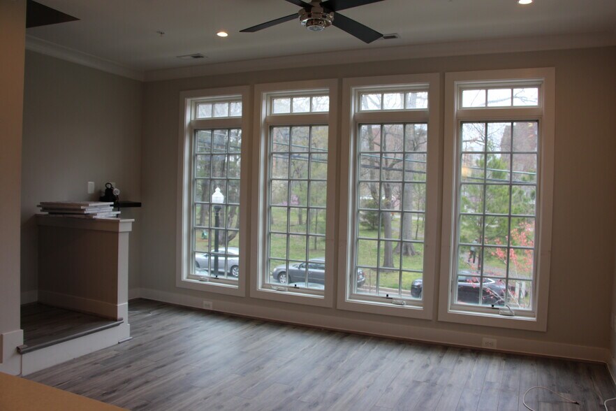 Building Photo - 904 N Buchanan Ct