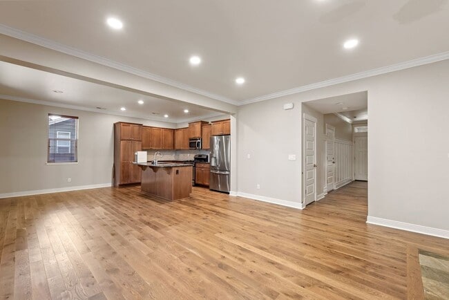 Building Photo - Welcome to this stunning 4-bedroom, 2.5-bath home in desirable Mill Creek, WA.