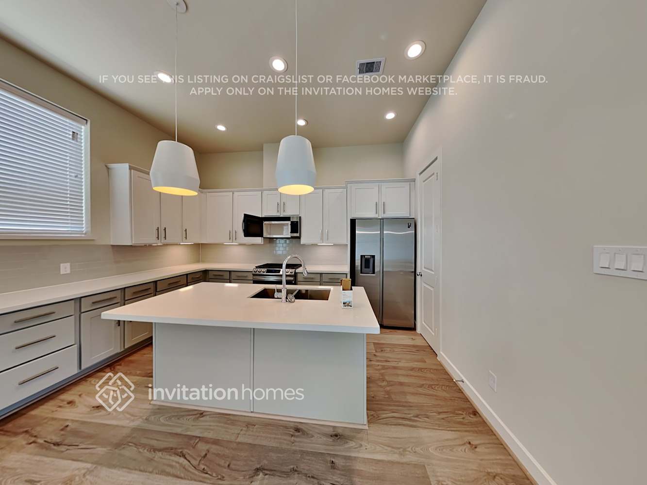 Building Photo - 709 Carriage Knls Dr