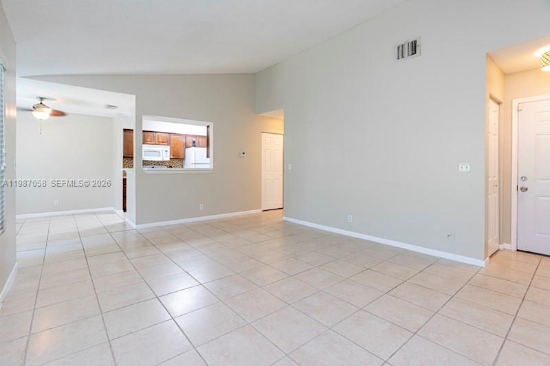Building Photo - 815 W Boynton Beach Blvd