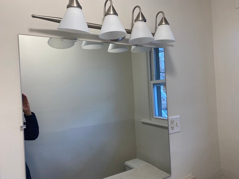 Building Photo - 238 Rutter Ave