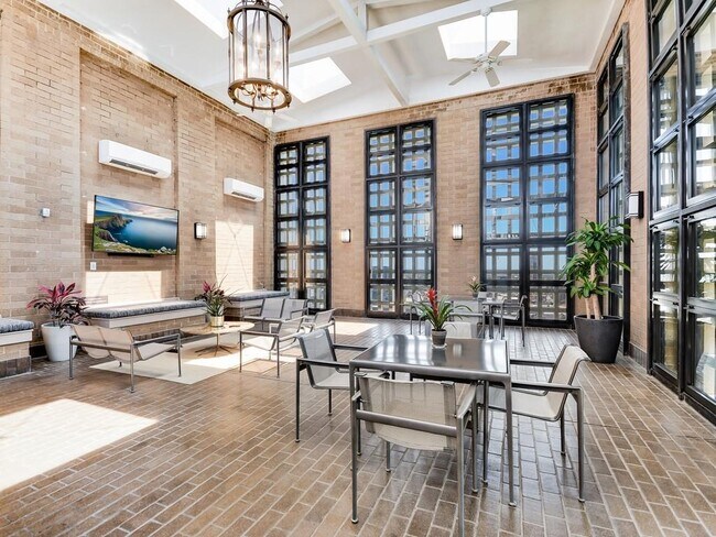 Building Photo - 1122 Colorado St