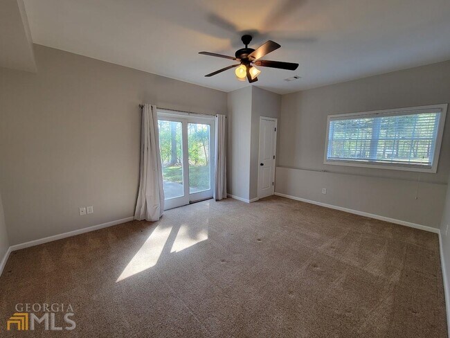 Building Photo - 125 Farmington Dr