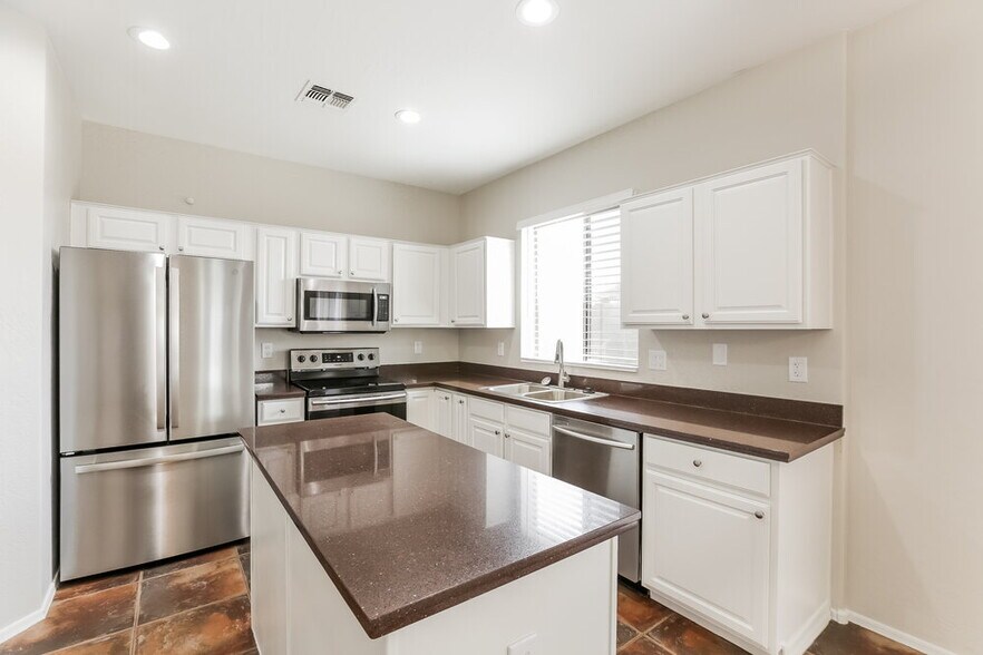 Building Photo - 1304 E Dunbar Dr