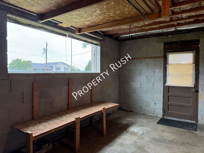 Building Photo - 2307 Arroyo Dr