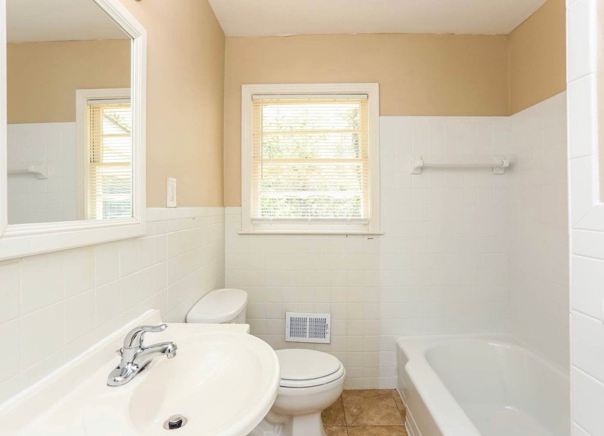 Building Photo - 2121 Cherry Ln