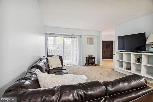 Building Photo - 21 Silverwood Cir