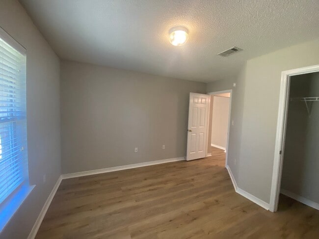 Building Photo - 9676 Parker Lake Cir