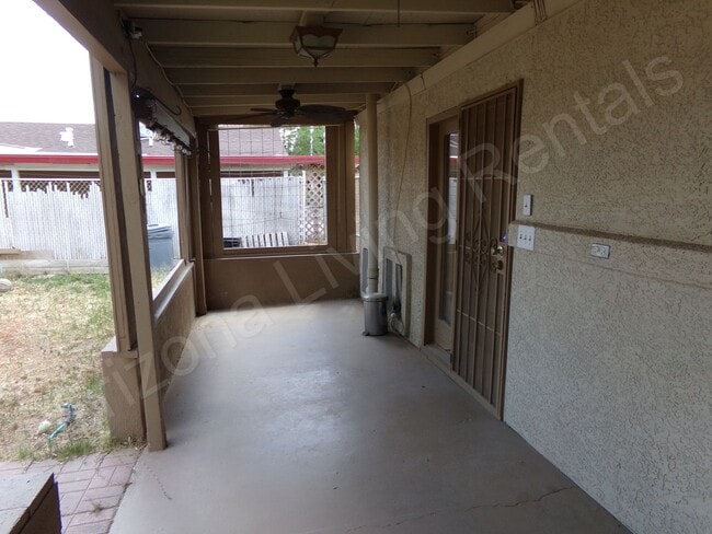 Building Photo - ADORABLE 2 BEDROOM 1 BATHROOM HOME