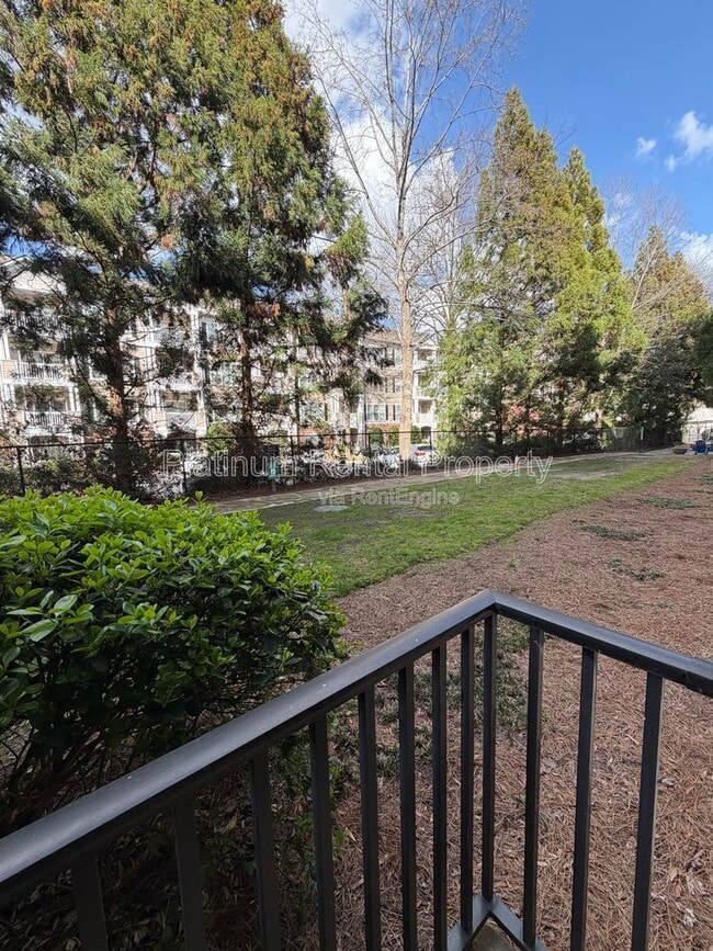 Building Photo - 1850 Cotillion Dr