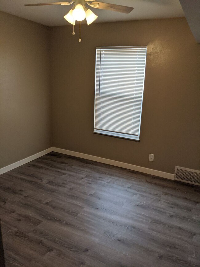 Building Photo - Mountain View 2 Bed 2 Bath 2 Balconies Top Floor Condo-Tons of Amenities