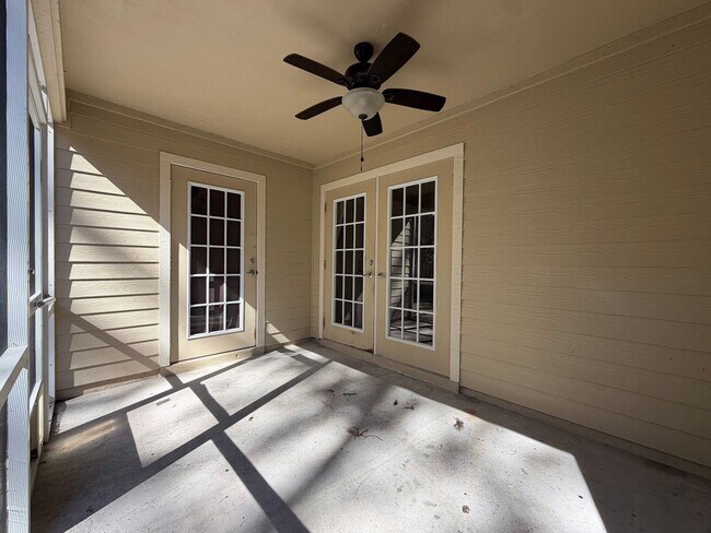 Building Photo - Pet Friendly 3/2 Home in Sorrento Available NOW!