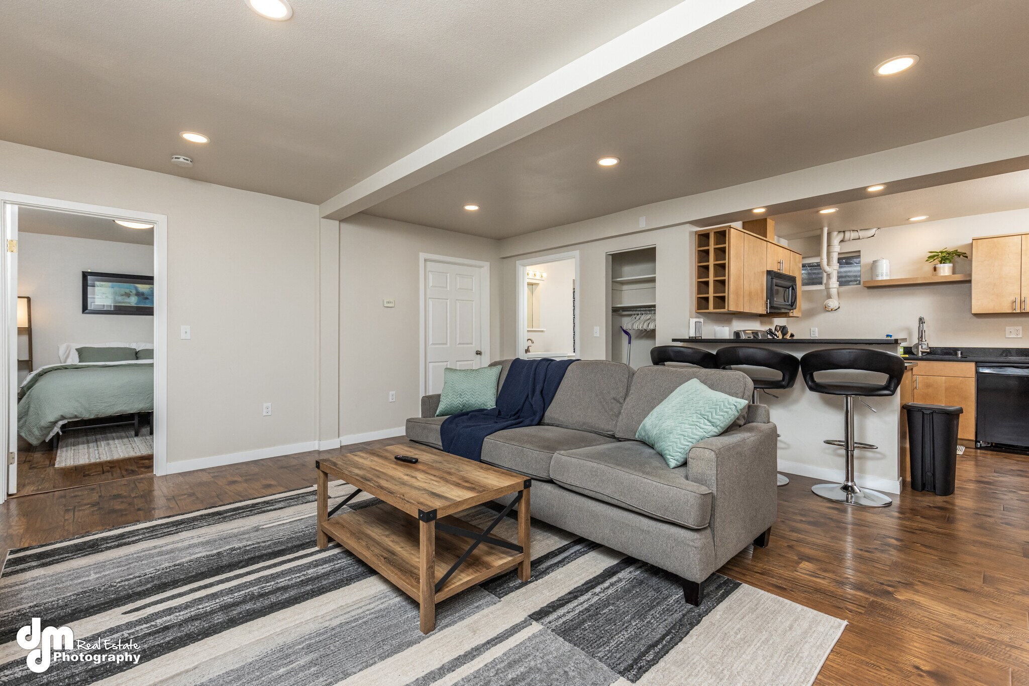 Building Photo - 684 Cedar St