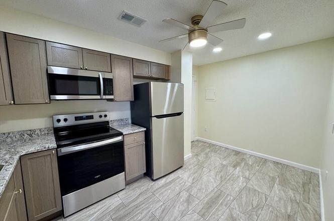 New appliances - 1004 Paradise Rd