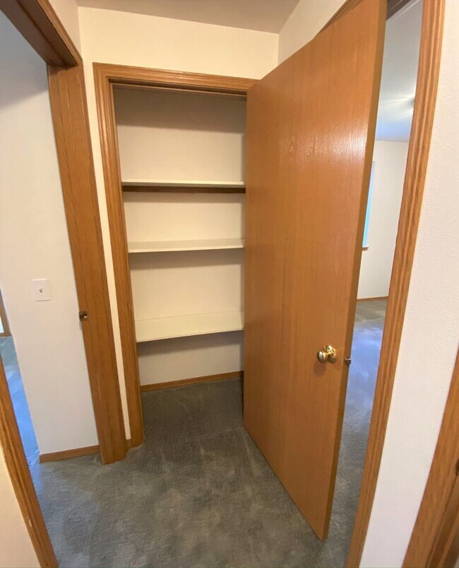 Building Photo - 3 Bed on Cul-de-sac with Great Backyard an...