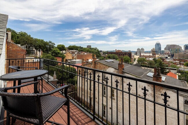 Building Photo - 1354 Broadway