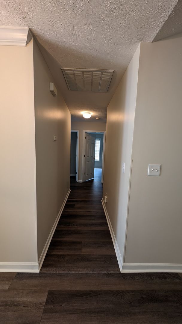 Building Photo - 105 Foxdale Dr