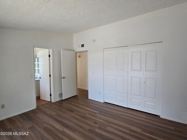 Building Photo - 2351 W Placita Algodon