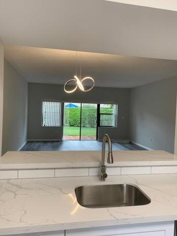 Building Photo - 6606 Villa Sonrisa Dr