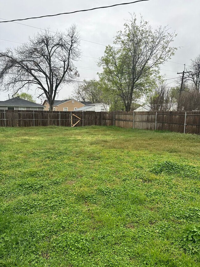 Building Photo - Great Home Located in the Lawton Heights Area! Pets Negotiable with Owner Approval!