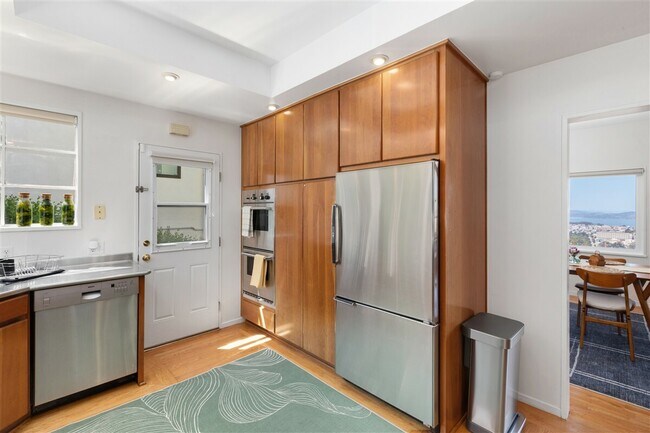 Building Photo - 180 St Germain Ave