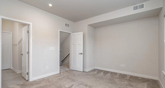 Building Photo - 151 Music Hall Wy