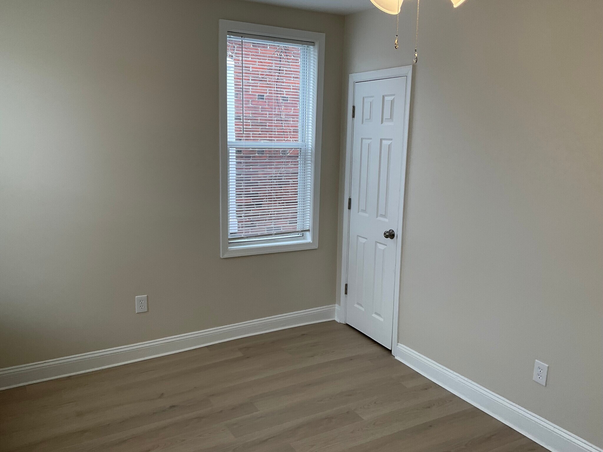 Building Photo - 5465 Pine St