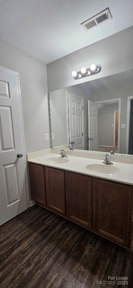 Building Photo - 2715 Meadow Knoll Dr