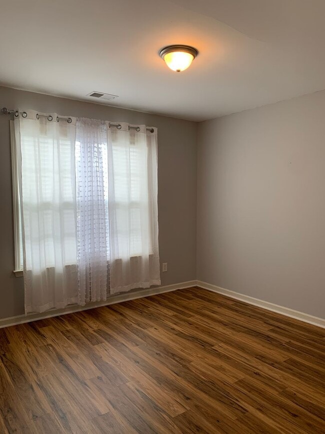 Building Photo - 2 Bedroom 2 Bath Townhouse Available in Windsor Park - Leland
