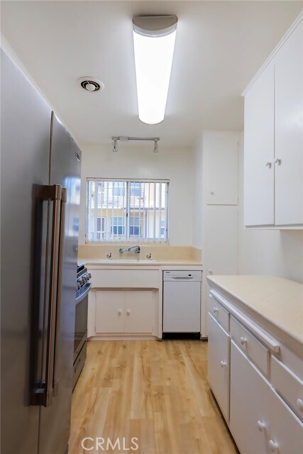 Building Photo - 608 Esplanade