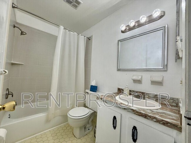 Building Photo - 1720 Potomac Ct