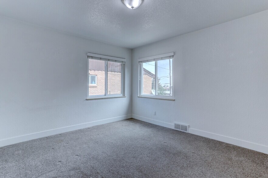 Building Photo - 740 19th St