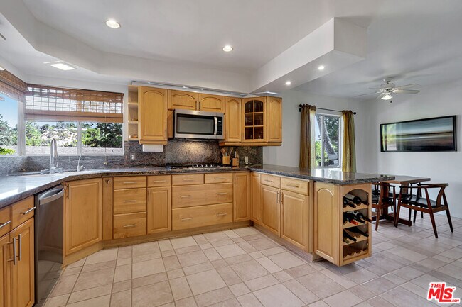 Building Photo - 15511 Woodcrest Dr
