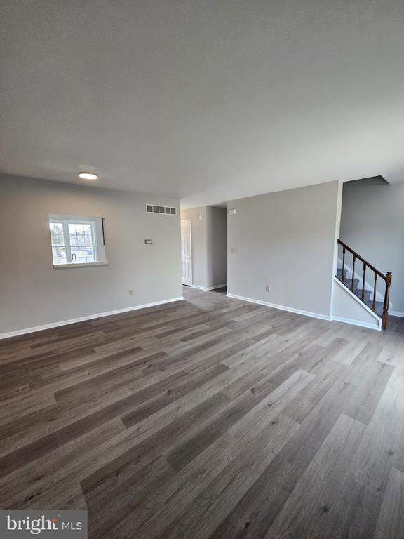 Building Photo - 33 Fieldstone Ct