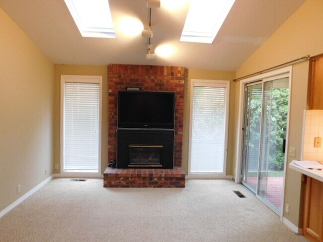 Building Photo - 3Bd/2Ba Single Story Home-For viewing!