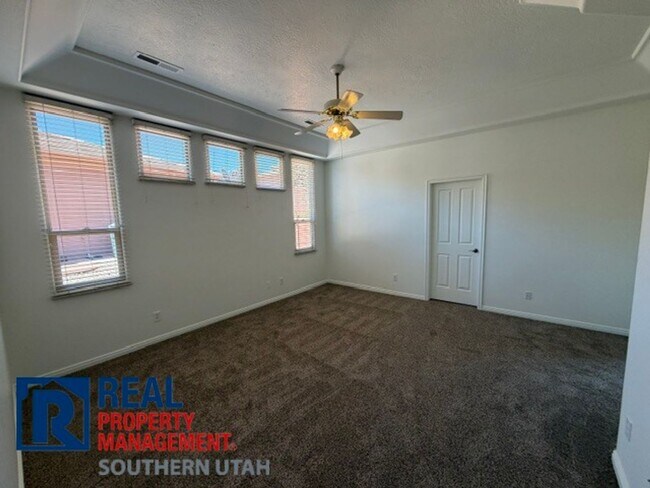 Building Photo - Paradise Canyon Home