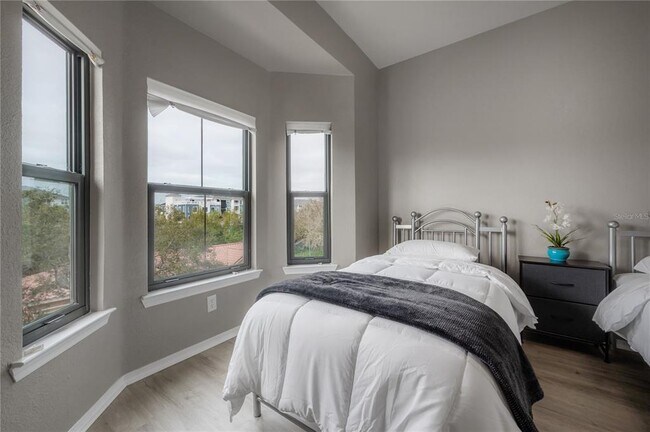 Building Photo - 2709 Via Cipriani