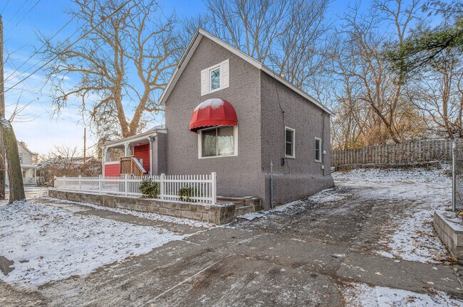 Building Photo - 771 Buffalo St
