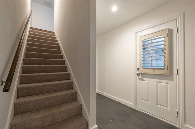 Building Photo - 2134 Lucas Dr