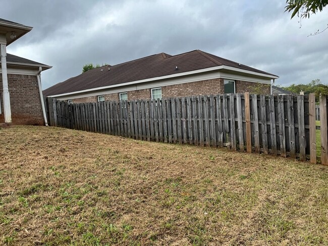 Building Photo - Beautiful Total Electric Home