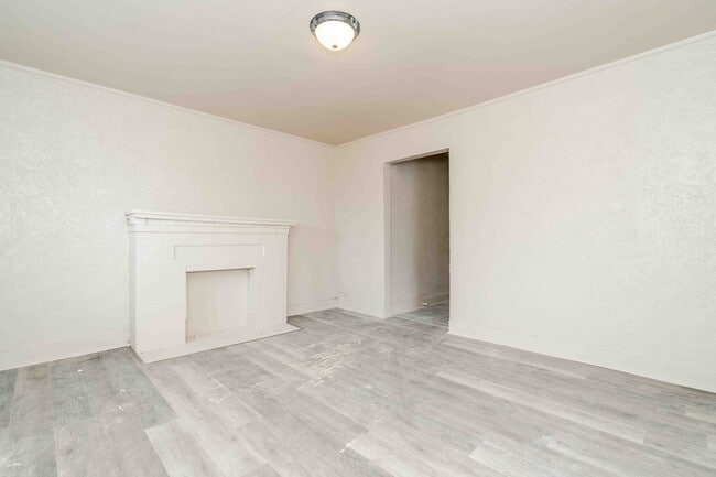 Building Photo - 1111 SW 13th Ave