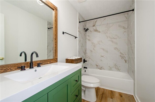 Building Photo - 3390 Northcliff Dr