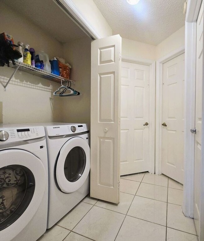 Building Photo - 3 Bdrm 2 Bath With Office in Waterford Lak...
