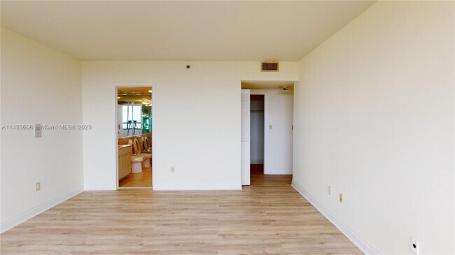 Building Photo - 11113 Biscayne Blvd