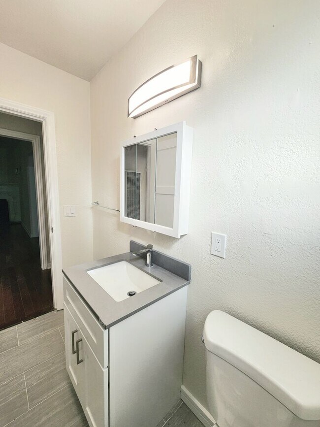 Building Photo - two bedroom duplex